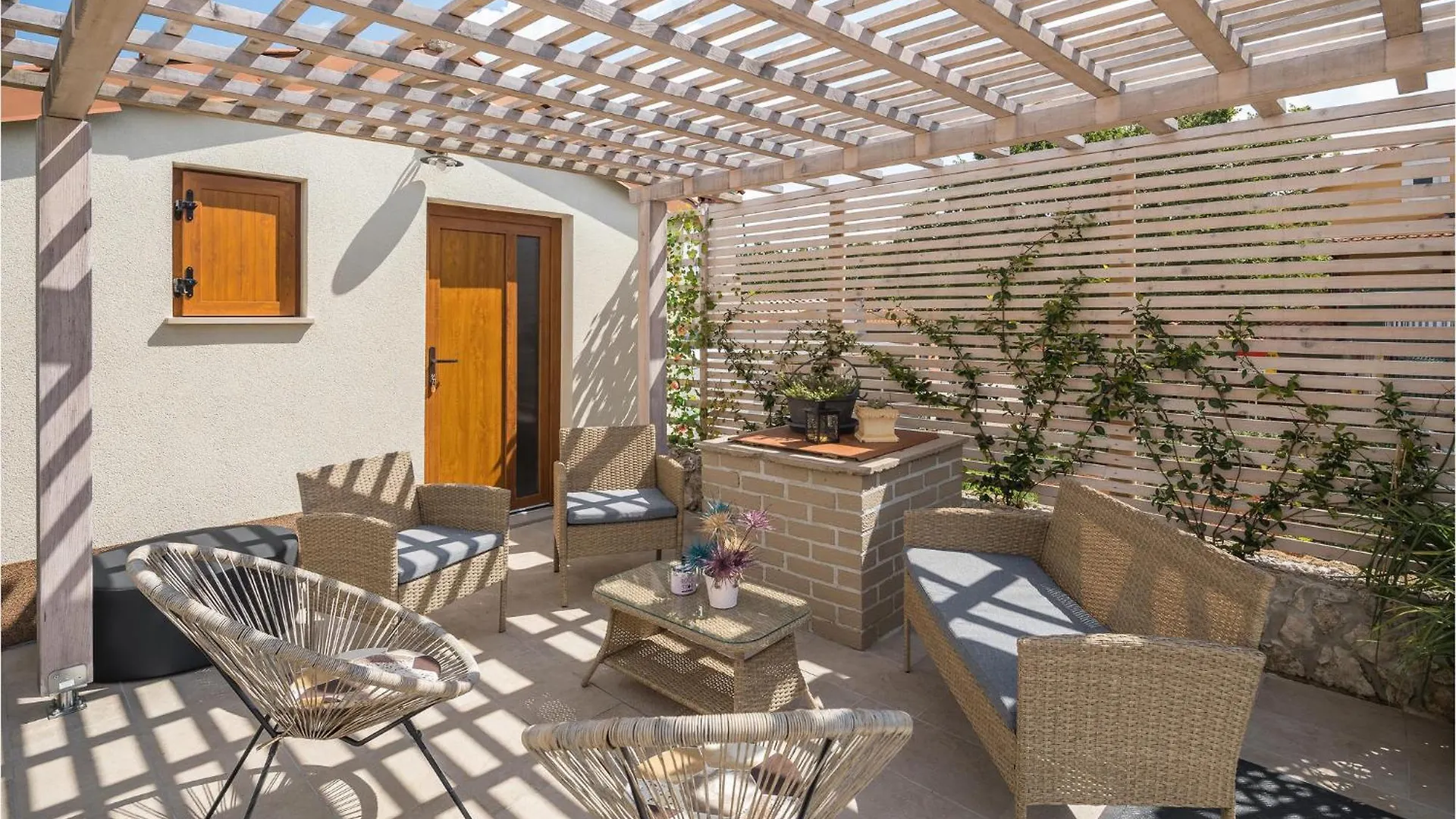 Gorgeous Home In Rakotule With Kitchen 0*,